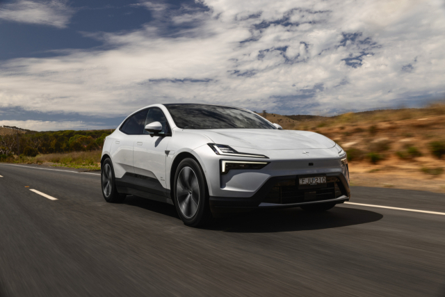 폴스타의 퍼포먼스 쿠페 ‘폴스타4’ 주행모습.폴스타코리아 제공