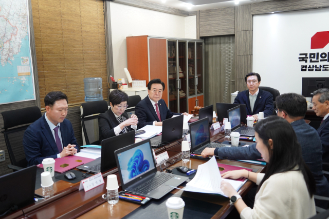 국민의힘 경남도당 공천관리위원들이 회의를 열고 있다. 국민의힘 경남도당 제공