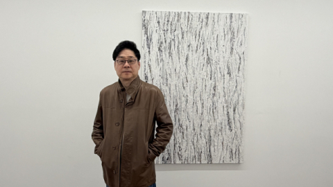 ‘붓 대신 칼, 물감 대신 종이’로 표현한 회화의 깊이