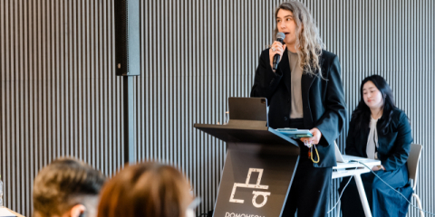 “큐레이팅은 마주침과 실험, 돌봄의 조건을 만드는 일”