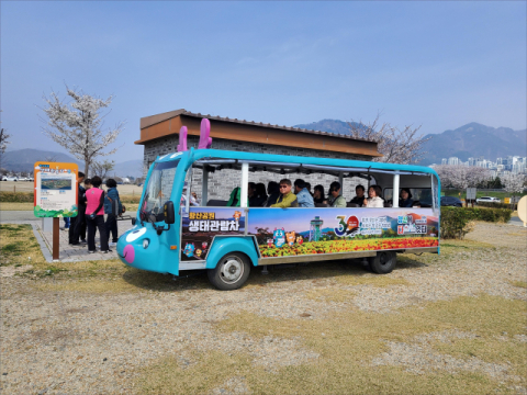 부울경 최대 수변공원인 양산 황산공원에 전기 관람차 운영