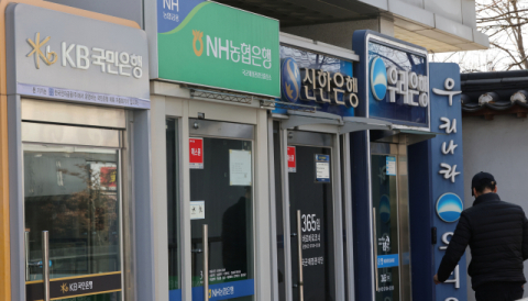 이자 장사에 증시 호황…금융지주 순익 또 ‘역대 최대’