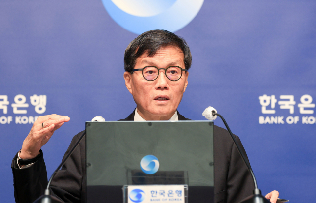 이창용 한국은행 총재가 10일 서울 중구 한국은행에서 열린 통화정책방향 기자간담회에서 발언하고 있다. 연합뉴스