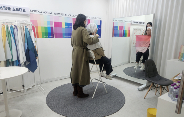 부산 지하도상가 퍼스널컬러 무료 진단 이벤트 현장. 부산시설공단 제공