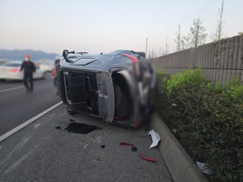 남해고속도로 서부산IC 인근서 4중 추돌 사고… 4명 경상