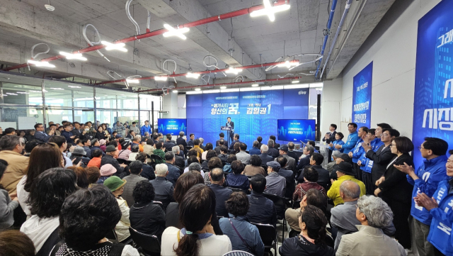 김일권 양산시장 예비후보가 지난 8일 동면에서 선거사무소 개소식에서 인사말을 하고 있다. 김일권 선거사무소 제공