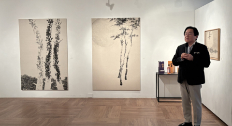 숙묵과 금박이 빚은 소나무의 시간