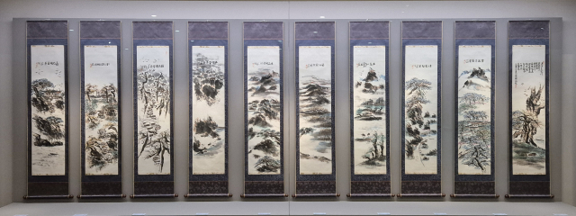 이번 전시에선 故 박생광 화백이 고향 진주에 대한 애정을 담아 10개 화폭에 그린 ‘내고진주사계십경도’가 처음으로 일반에게 공개됐다.