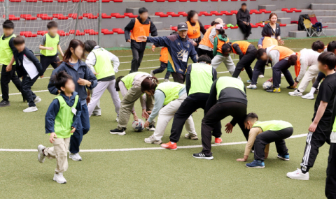 [포토뉴스] 느려도 좋아… 함께 힘 모아 ‘영차’