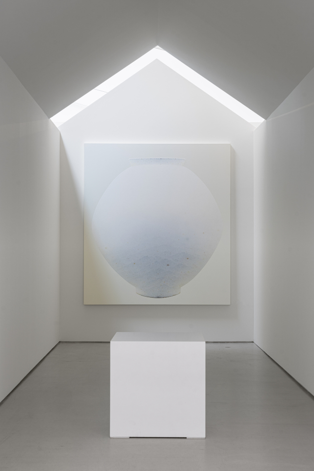 경주 오아르미술관에서 열리고 있는 최영욱 작가 개인전 '쉼표: 비우고, 머무르고, 채우는' 전시 전경. 오아르미술관 제공