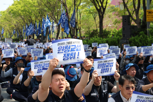 민주노총 전국금속노조가 15일 서울 양재동 현대차그룹 본사 앞에서 원청 교섭을 요구하는 결의대회를 열었다. 전국금속노조 제공