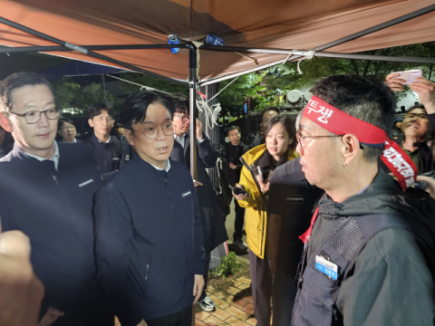 김영훈 장관, 진주 CU 물류센터 노조원 사망에 “불행한 사태 재발 막아야”