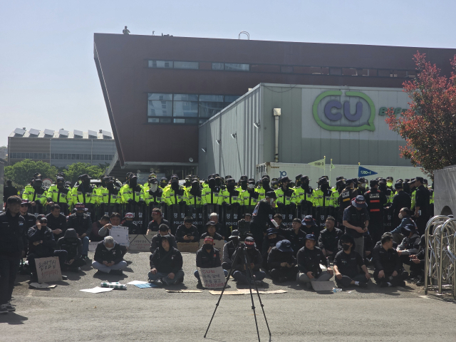 21일 오전에도 화물연대 집회가 이어지고 있다. 김현우 기자