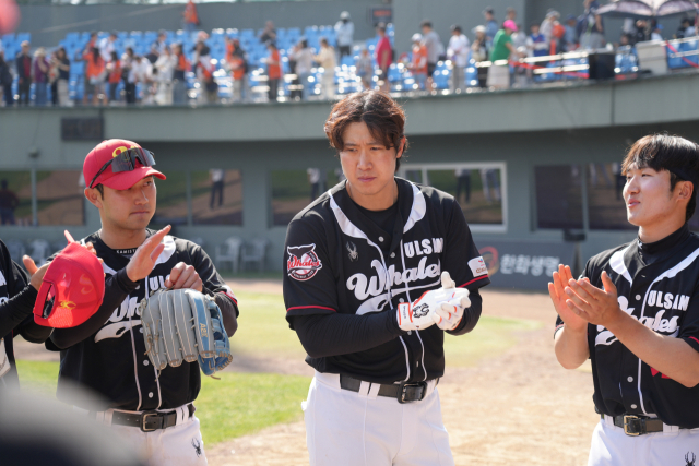 김동엽이 2일 연속 홈런포를 쏘아 올리며 한화전 위닝시리즈를 거뒀다. 울산웨일즈 제공