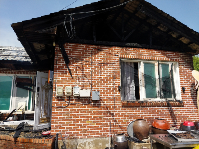 하동 주택 화재 현장. 경남소방본부 제공