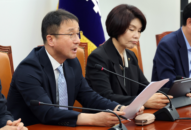 더불어민주당 한병도 원내대표가 21일 국회에서 열린 원내대책회의에서 발언하고 있다. 연합뉴스