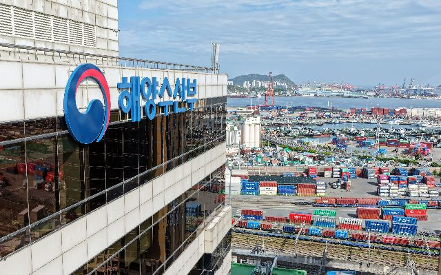 해양수산부 ‘부산 시대’가 시작됐지만 해수부와 부산 소재 해수부 소속 기관의 조달청 공공구매(공사, 용역, 물품) 가운데 지역업체 계약 비율 20.1%에 그친 것으로 나타났다. 부산 동구 해양수산부 청사. 정종회 기자 jjh@