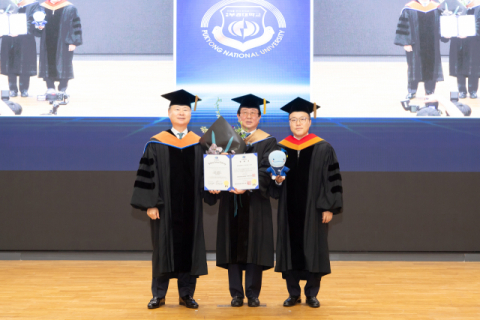 국립부경대, 박세호 우주씰링스그룹 회장에 명예박사 학위 수여