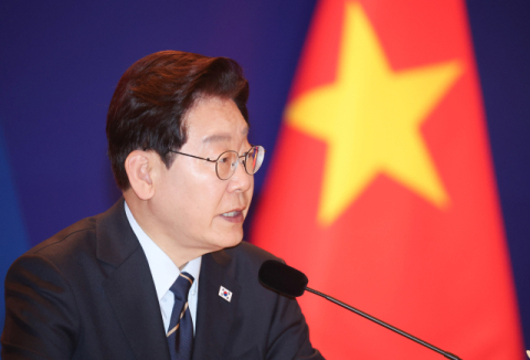 이 대통령 “대장동 의혹 보도 수상 취소해야”…야당 “언론 탄압” 반발