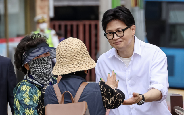 부산 북갑 국회의원 보궐선거에서 무소속 출마를 공식화 한 한동훈 전 국민의힘 대표가 26일 부산 구포초에서 열린 동문운동회에 참석해 있다. 김종진 기자 kjj1761@