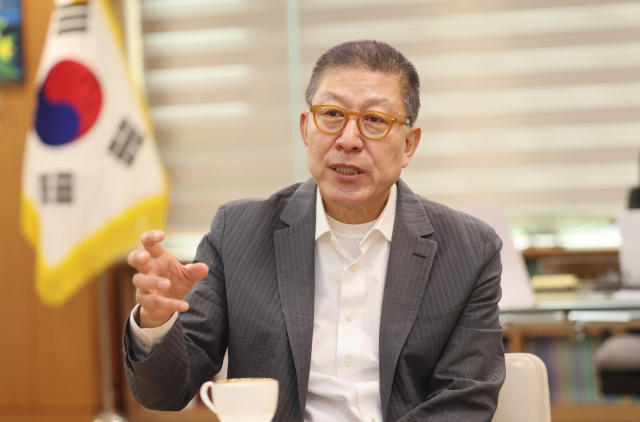 27일 오전 부산시장 집무실에서 <부산일보>와 인터뷰를 하고 있는 박형준 부산시장. 이재찬 기자 chan@