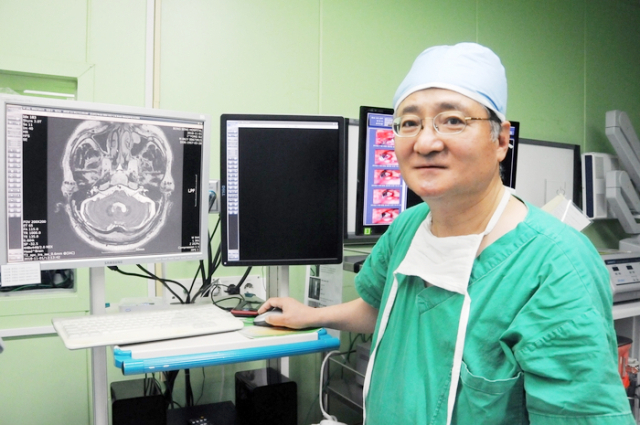 봉생기념병원 신경외과 이상훈 명예원장은 미세혈관감압술을 4900례 이상 시행했다. 봉생기념병원 제공