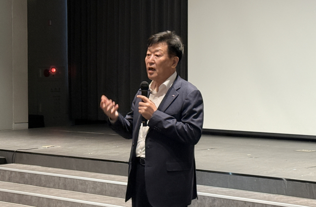 한국서부발전은 지난 24일까지 이틀 동안 경기 광명 엘세븐광명바이롯데호텔에서 ‘청렴·윤리 담당 합동 전사 감사인대회’를 개최했다. 송재섭 서부발전 상임감사위원이 인사말을 전하는 모습. 한수원 제공