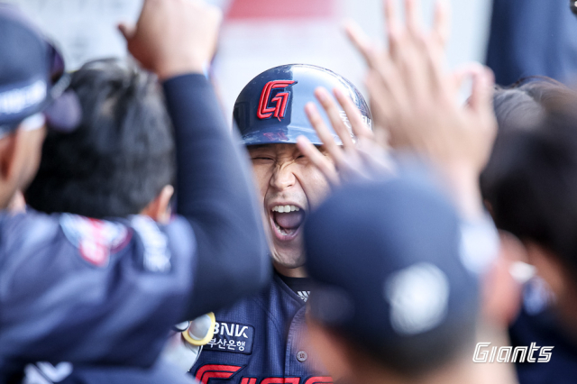 28일 경기에서 선발 출전하는 롯데 포수 유강남. 롯데 자이언츠 제공