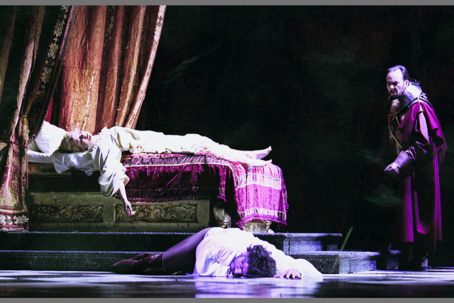 2002년 예술의전당과 영국 로열오페라하우스가 공동으로 제작한 오페라 ‘오텔로’ 모습. 연합뉴스