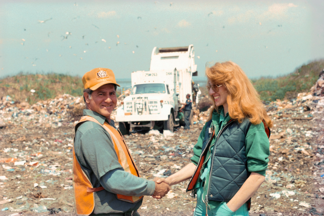 미얼 리더먼 유켈리스, Touch-Sanitation 퍼포먼스, 1979-80, 이미지: WIKIART, 비평·교육 목적의 인용.