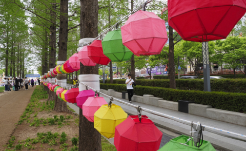 “마음은 평안으로, 세상은 화합으로”…부산연등회 5월 1일 개막