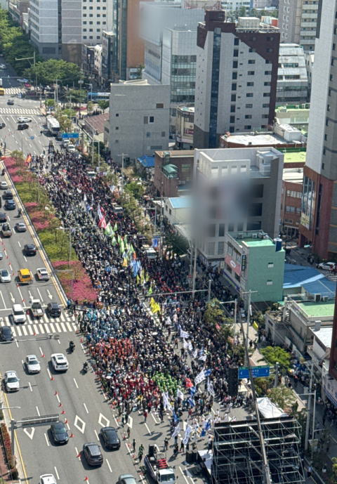 부산 노동절 대회 3000명 운집… 시민 불편 신고 절반 '뚝'