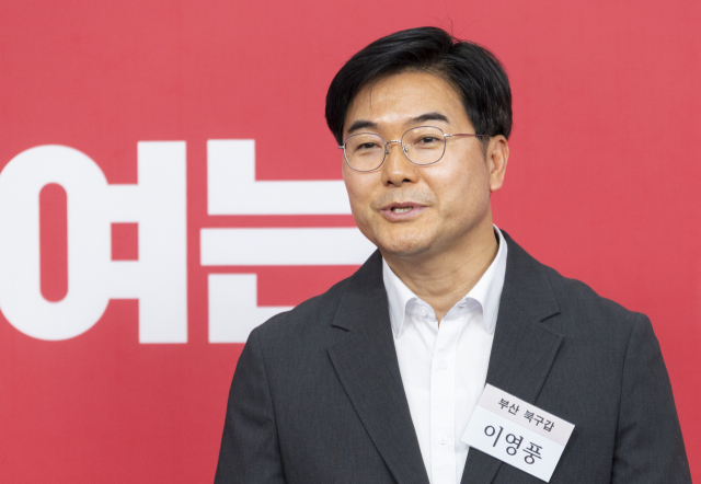 이영풍 전 KBS 기자가 지난 1일 서울 여의도 국민의힘 중앙당사에서 6·3 재보선 부산 북갑 선거구 공천 면접을 마친 뒤 취재진 질문에 답하고 있다. 연합뉴스