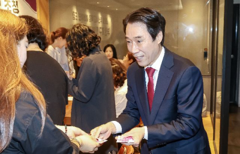 부산 보수 교육감 후보 단일화 평행선, 3자 구도로 가나