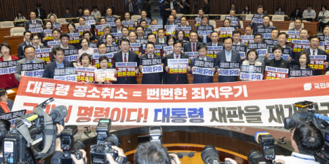 “희생자 공소 취소” “대통령 무죄 세탁”… 특검법 두고 여야 충돌 격화