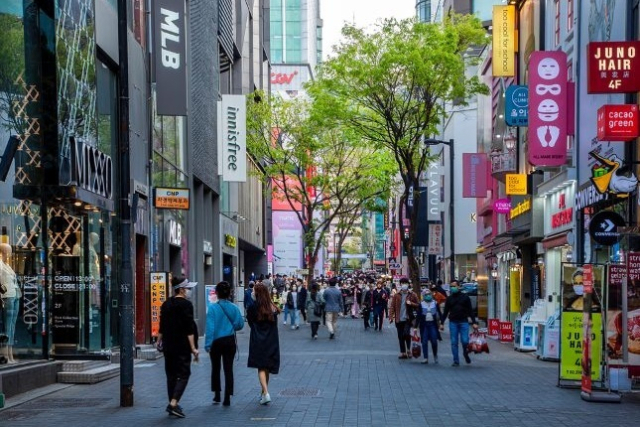 ‘저출산·고령사회위원회’가 '인구전략위원회'로 이름을 바꾸고 저출산뿐만 아니라 인구의 불균형 분포 등 다양한 인구문제를 모두 다루기로 했다. 클립아트코리아