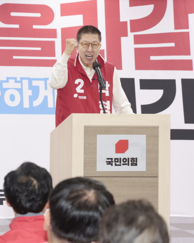 박형준 부산시장 후보가 12일 오후 부산 남구 남천동 국민의힘 부산시당 강당에서 열린 전국동시지방선거 부산시당 필승결의대회에서 인사말을 하고 있다. 정대현 기자 jhyun@