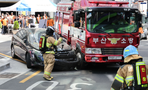 “소방차 막으면 밀고 갑니다”… 불법 주정차 강제처분 ‘시동’