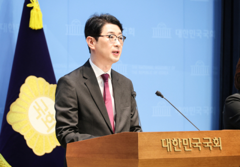 PK 접전인데 여당 악재 속출… 표정 엇갈리는 여야