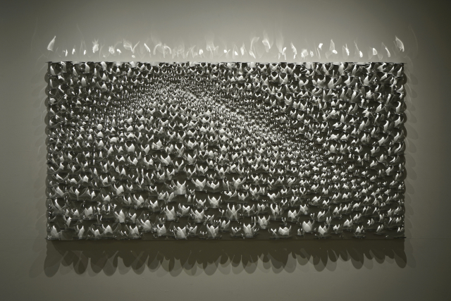 권용래, Eternal Flame, Stainless steel on canvas, 2026. 비트리 갤러리 제공