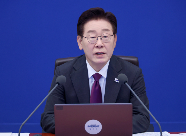 이재명 대통령이 21일 청와대에서 열린 수석보좌관회의에서 발언하고 있다. 연합뉴스