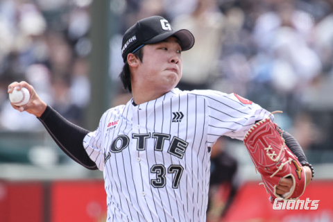 겨우 안타 한 개 친 롯데, '클래식 시리즈' 루징 시리즈