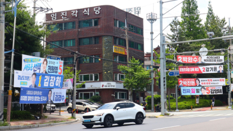 여 “대통령과 함께” 야 “밀착형 공약 여기” 현수막 전략 눈길
