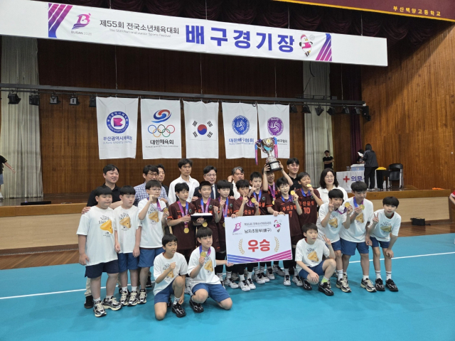 제55회 전국소년체전 배구 남자 초등부에서 우승을 차지한 금명초등학교. 작은 사진은 체조 4관왕 조예성(여고초등). 부산시체육회 제공