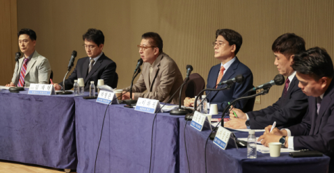 전재수 “부산 변화와 성과에 집중” vs 박형준 “필요성 있다면 적극 검토” [관훈토론회]