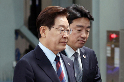 [속보]이 대통령 부부, 자갈치 시장 깜짝 방문…해산물로 저녁식사