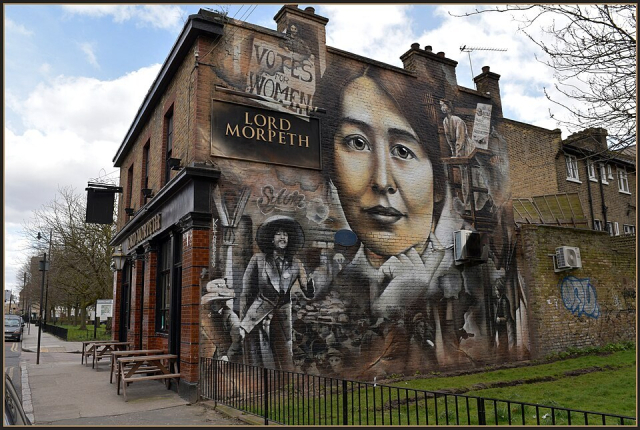 제롬 데이븐포트, Sylvia Pankhurst Mural, 2018, Bow East London, Wikimedia Commons.