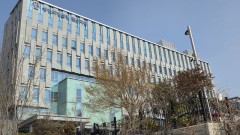 ‘음주 측정 거부 후 경찰관 폭행’ 20대 징역 2년