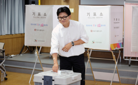 사전투표 마친 한동훈 “북구 발전, 보수 재건, 이재명 폭주 박살낼 선거”